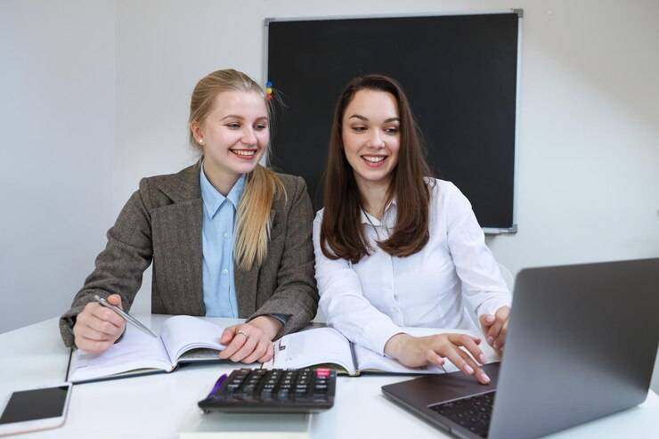 Финансовый менеджер и бухгалтер