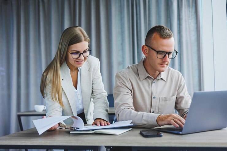 Финансовый менеджер и бухгалтер